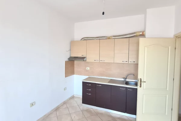 Shtepi me qera 1+1 ne Tirane - 25,000 Leke