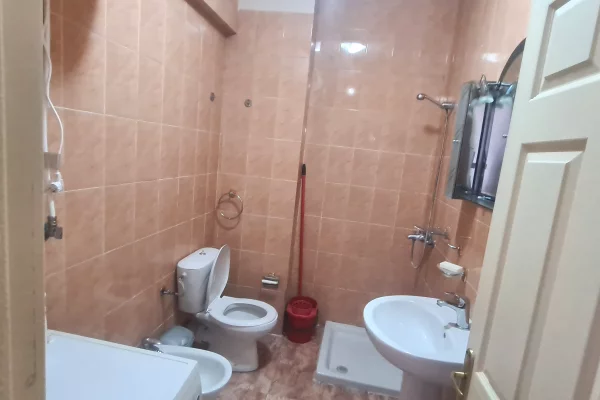 Shtepi me qera Apartament ne Tirane, 2+1, Mobilimi E mobiluar, Pagesa 500  Euro.