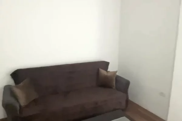 Shtepi me qera Apartament ne Tirane, 1+1, Mobilimi E mobiluar, Pagesa 50,000  Leke.