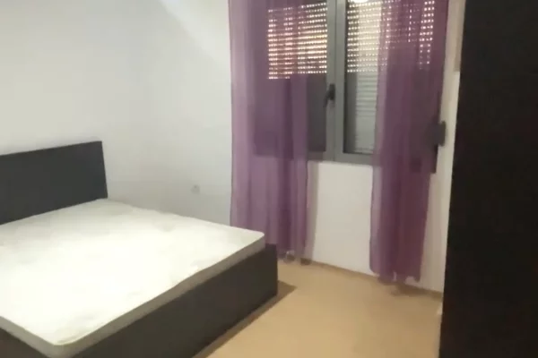 Shtepi me qera Apartament ne Tirane, 1+1, Mobilimi E mobiluar, Pagesa 50,000  Leke.