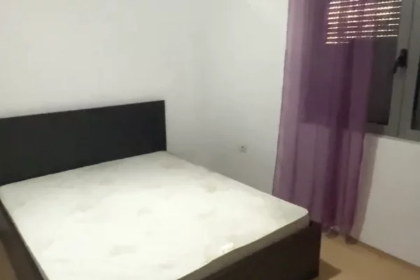 Shtepi me qera Apartament ne Tirane, 1+1, Mobilimi E mobiluar, Pagesa 50,000  Leke.