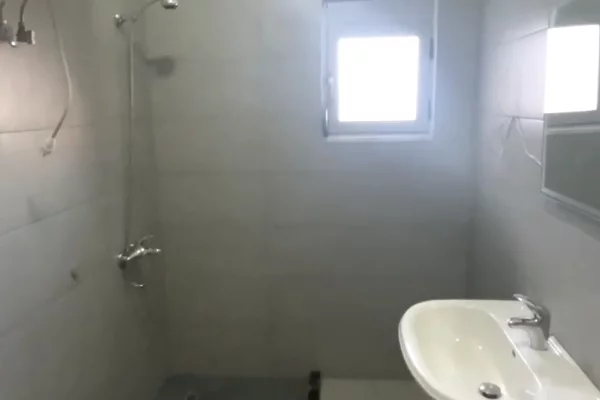 Shtepi me qera Apartament ne Tirane, 1+1, Mobilimi E mobiluar, Pagesa 50,000  Leke.