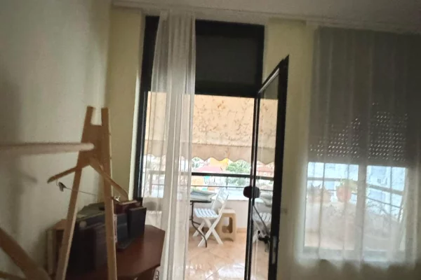Shtepi me qera Apartament ne Tirane, 2+1, Mobilimi E mobiluar, Pagesa 75,000  Leke.