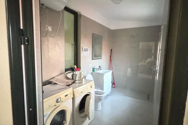 Shtepi me qera Apartament ne Tirane, 2+1, Mobilimi E mobiluar, Pagesa 75,000  Leke.