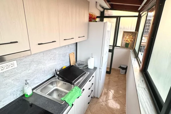 Shtepi me qera Apartament ne Tirane, 2+1, Mobilimi E mobiluar, Pagesa 75,000  Leke.