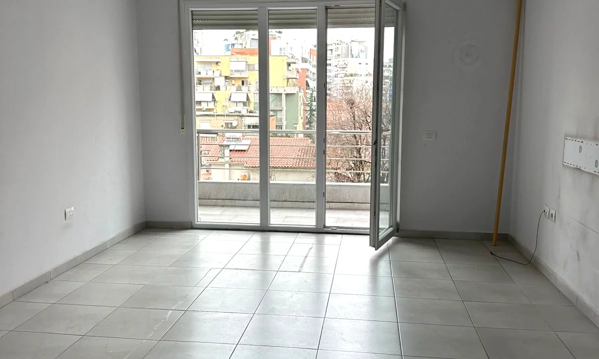 Shtepi me qera Apartament ne Tirane, 1+1, Mobilimi Pjeserisht e mobiluar, Pagesa 600  Euro.