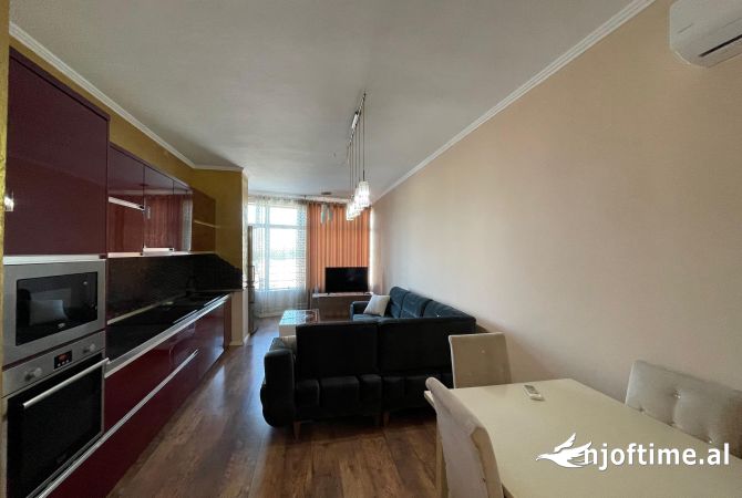 Shtepi me qera Apartament ne Tirane, 2+1, Mobilimi E mobiluar, Pagesa 420  Euro.