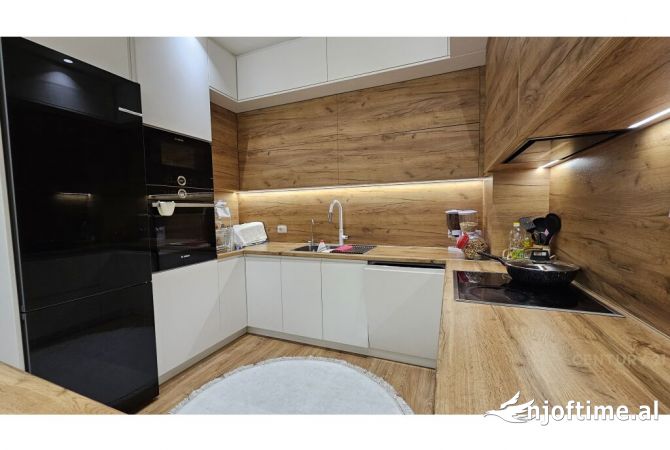 Shtepi ne shitje Apartament ne Tirane, 2+1, Mobilimi E mobiluar, Pagesa 225,000  Euro.