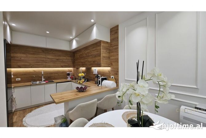 Shtepi ne shitje Apartament ne Tirane, 2+1, Mobilimi E mobiluar, Pagesa 225,000  Euro.