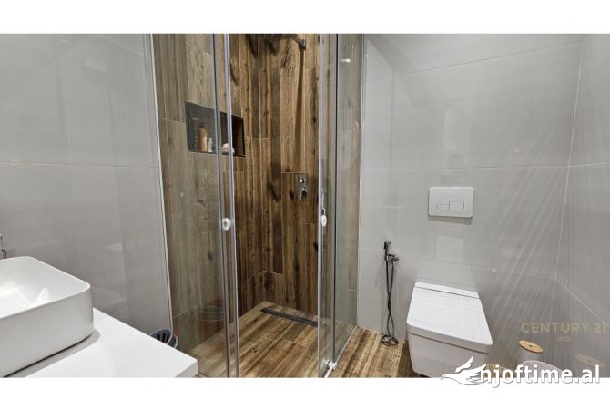 Shtepi ne shitje Apartament ne Tirane, 2+1, Mobilimi E mobiluar, Pagesa 225,000  Euro.