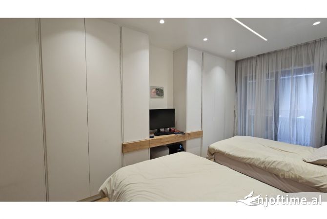 Shtepi ne shitje Apartament ne Tirane, 2+1, Mobilimi E mobiluar, Pagesa 225,000  Euro.