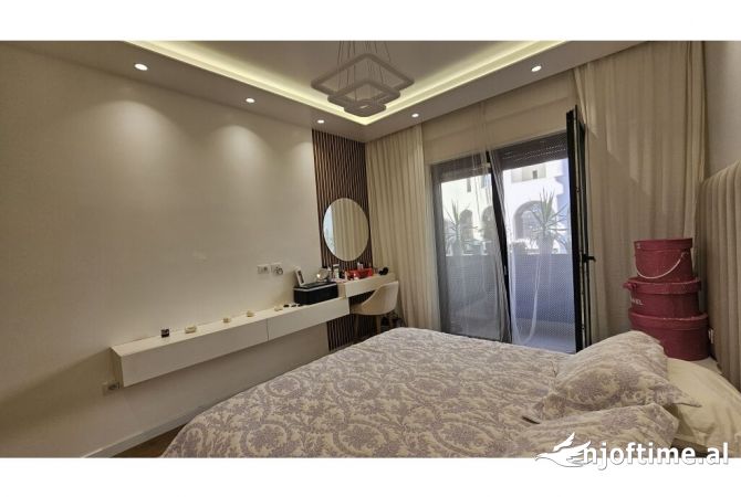 Shtepi ne shitje Apartament ne Tirane, 2+1, Mobilimi E mobiluar, Pagesa 225,000  Euro.