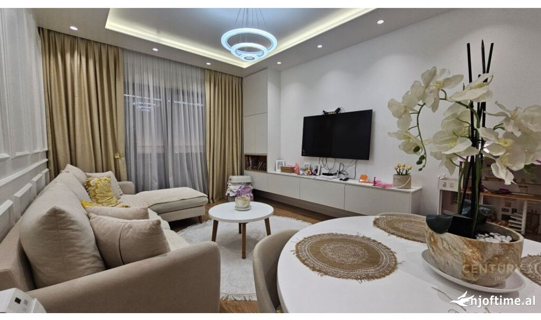 Shtepi ne shitje Apartament ne Tirane, 2+1, Mobilimi E mobiluar, Pagesa 225,000  Euro.