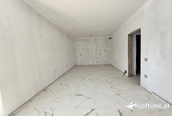 Shtepi ne shitje Apartament ne Tirane, 2+1, Mobilimi Bosh, pa mobiluar, Pagesa 150,000  Euro.