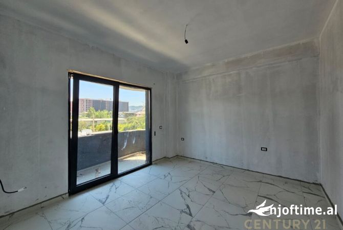 Shtepi ne shitje Apartament ne Tirane, 2+1, Mobilimi Bosh, pa mobiluar, Pagesa 150,000  Euro.