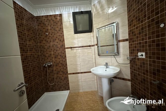 Shtepi ne shitje Apartament ne Tirane, 2+1, Mobilimi E mobiluar, Pagesa 140,000  Euro.