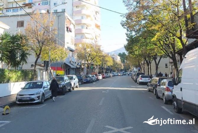 Ambient biznesi me qera 1+1 ne Tirane - 700 Euro