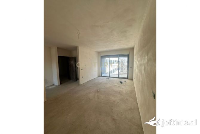 Shtepi ne shitje Apartament ne Tirane, 1+1, Mobilimi Bosh, pa mobiluar, Pagesa 120,000  Euro.