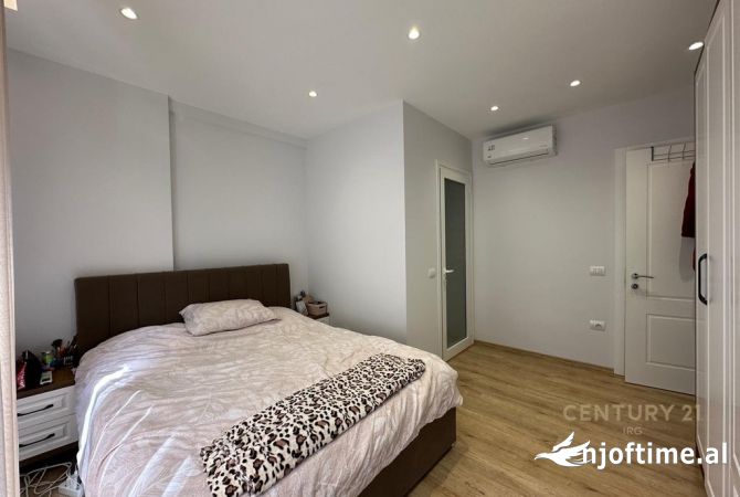 Shtepi ne shitje Apartament ne Tirane, 2+1, Mobilimi E mobiluar, Pagesa 185,000  Euro.