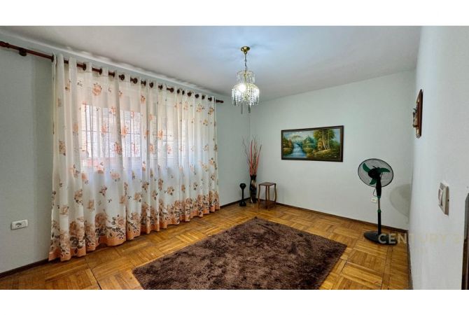 Shtepi me qera Apartament ne Tirane, 2+1, Mobilimi Pjeserisht e mobiluar, Pagesa 500  Euro.