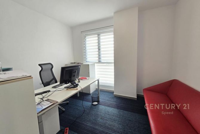 Shtepi ne shitje Apartament ne Tirane, 3+1, Mobilimi E mobiluar, Pagesa 179,000  Euro.