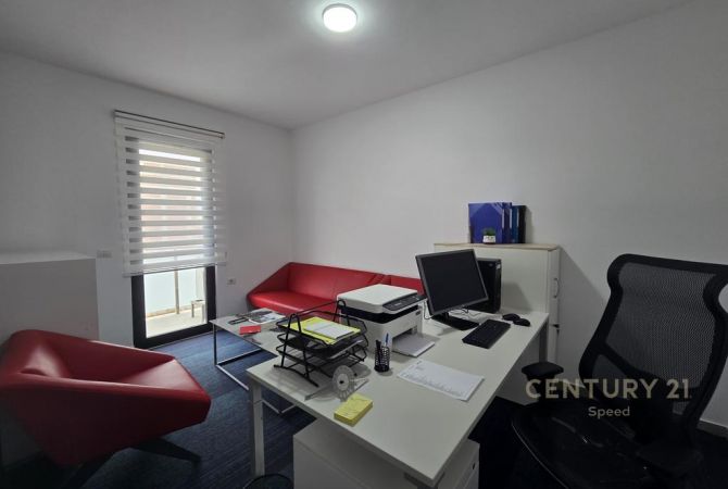 Shtepi ne shitje Apartament ne Tirane, 3+1, Mobilimi E mobiluar, Pagesa 179,000  Euro.