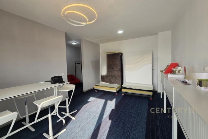 Shtepi ne shitje Apartament ne Tirane, 3+1, Mobilimi E mobiluar, Pagesa 179,000  Euro.