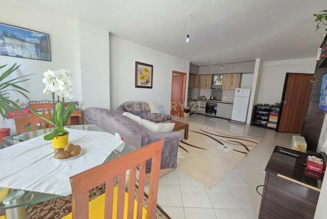 Shtepi ne shitje Apartament ne Tirane, 2+1, Mobilimi Bosh, pa mobiluar, Pagesa 130,000  Euro.