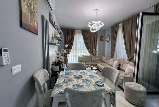 Shtepi ne shitje Apartament ne Tirane, 1+1, Mobilimi E mobiluar, Pagesa 135,000  Euro.