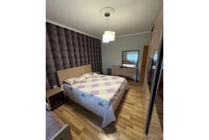 Shtepi ne shitje Apartament ne Tirane, 1+1, Mobilimi E mobiluar, Pagesa 135,000  Euro.