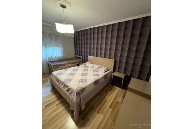 Shtepi ne shitje Apartament ne Tirane, 1+1, Mobilimi E mobiluar, Pagesa 135,000  Euro.