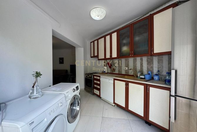 Shtepi ne shitje Apartament ne Tirane, 2+1, Mobilimi Pjeserisht e mobiluar, Pagesa 176,500  Euro.