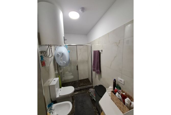 Shtepi me qera Apartament ne Tirane, 2+1, Mobilimi E mobiluar, Pagesa 650  Euro.