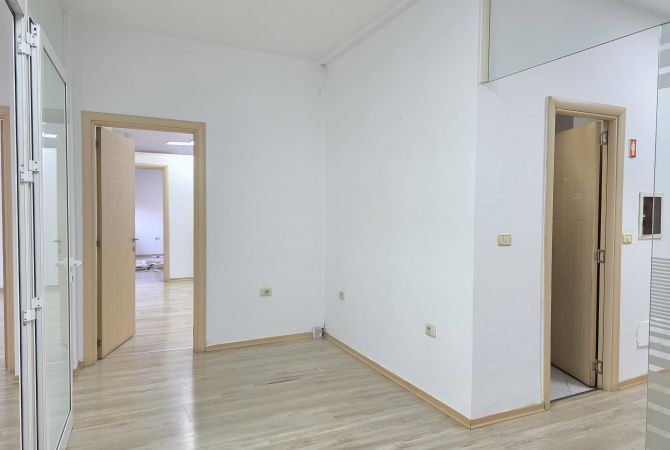 Ambient biznesi me qera 1+1 ne Tirane - 1,950 Euro