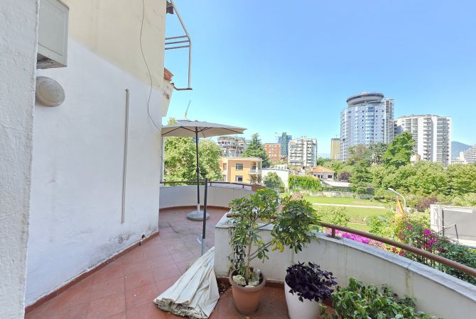 Zyre premium ne Bllok  200 m2 / 1950Euro /muaj neto