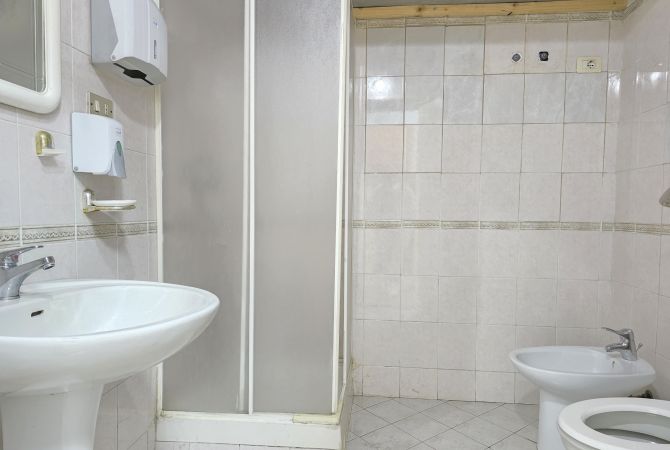 Zyre premium ne Bllok  200 m2 / 1950Euro /muaj neto