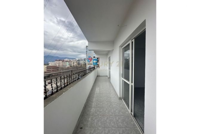 Shtepi ne shitje Apartament ne Tirane, 2+1, Mobilimi Pjeserisht e mobiluar, Pagesa 140,000  Euro.