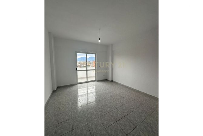 Shtepi ne shitje Apartament ne Tirane, 2+1, Mobilimi Pjeserisht e mobiluar, Pagesa 140,000  Euro.