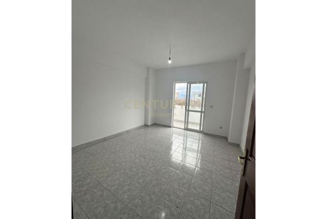 Shtepi ne shitje Apartament ne Tirane, 2+1, Mobilimi Pjeserisht e mobiluar, Pagesa 140,000  Euro.