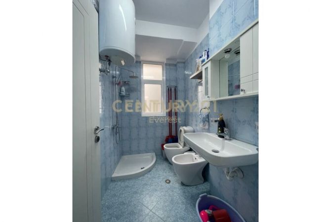 Shtepi ne shitje Apartament ne Tirane, 2+1, Mobilimi E mobiluar, Pagesa 140,000  Euro.