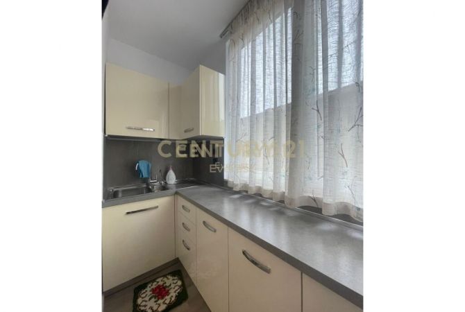 Shtepi ne shitje Apartament ne Tirane, 2+1, Mobilimi E mobiluar, Pagesa 140,000  Euro.