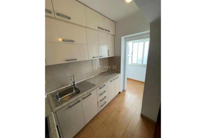 Shtepi me qera Apartament ne Tirane, 1+1, Mobilimi E mobiluar, Pagesa 450  Euro.