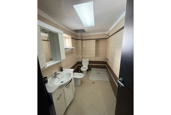 Shtepi me qera Apartament ne Tirane, 1+1, Mobilimi E mobiluar, Pagesa 450  Euro.