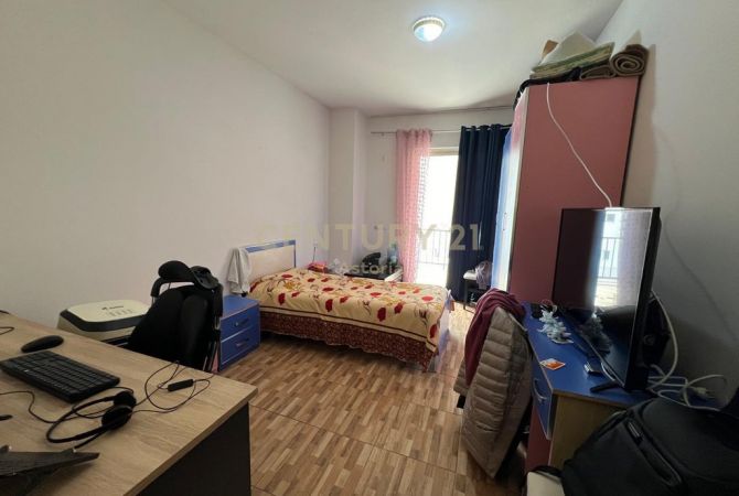 Shtepi ne shitje Apartament ne Tirane, 2+1, Mobilimi Pjeserisht e mobiluar, Pagesa 135,000  Euro.