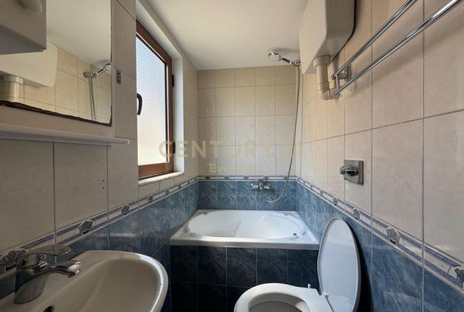 Shtepi ne shitje Apartament ne Tirane, 2+1, Mobilimi Pjeserisht e mobiluar, Pagesa 95,000  Euro.