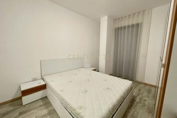 Shtepi me qera Apartament ne Tirane, 3+1, Mobilimi E mobiluar, Pagesa 1,000  Euro.
