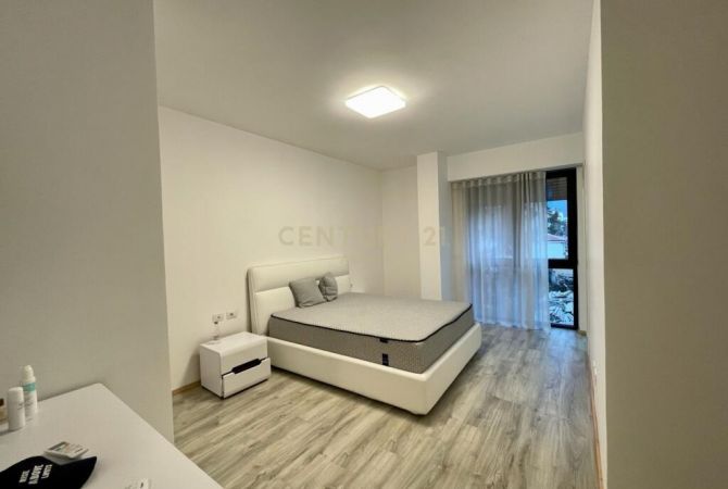 Shtepi me qera Apartament ne Tirane, 3+1, Mobilimi E mobiluar, Pagesa 1,000  Euro.