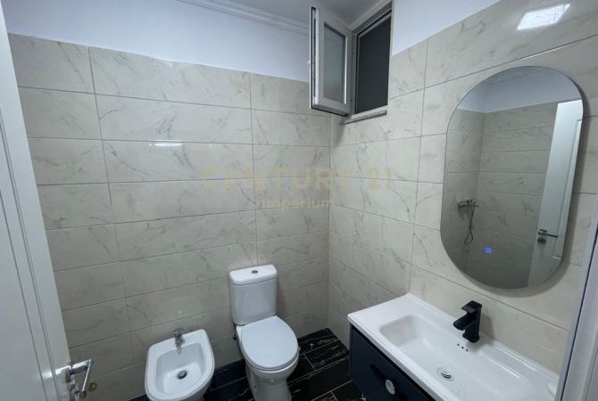 Shtepi ne shitje Apartament ne Tirane, 2+1, Mobilimi E mobiluar, Pagesa 163,000  Euro.