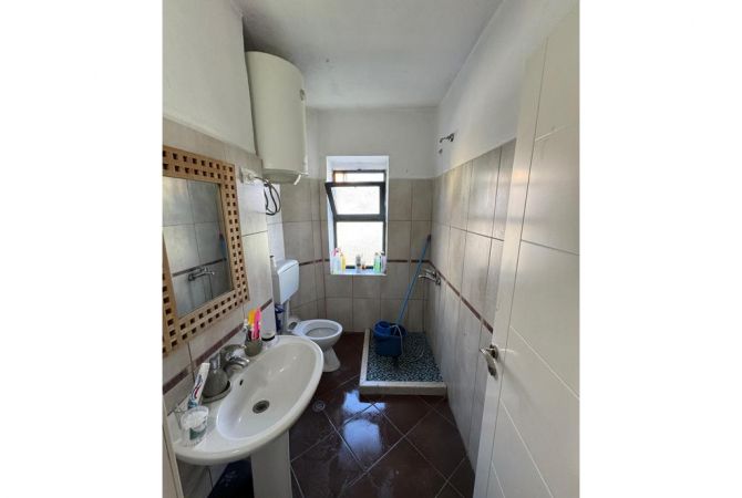 Shtepi ne shitje Apartament ne Tirane, 1+1, Mobilimi E mobiluar, Pagesa 87,500  Euro.