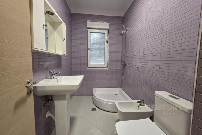 Shtepi ne shitje Apartament ne Tirane, 1+1, Mobilimi Bosh, pa mobiluar, Pagesa 155,000  Euro.